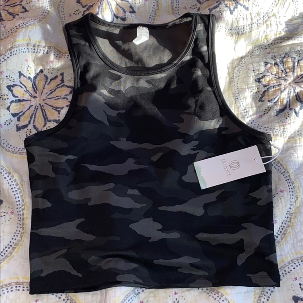 Balance collection crop top